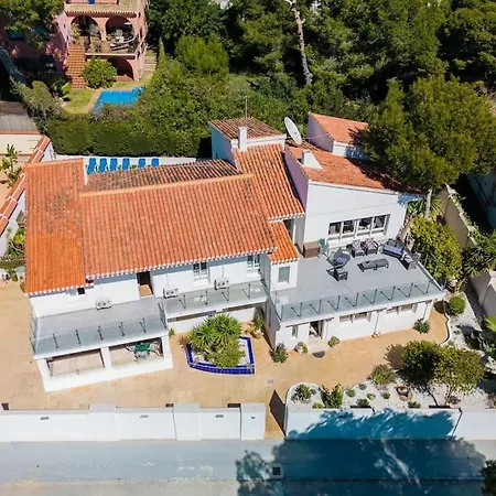 Villa Entire Large Next To Award-winning