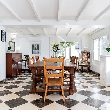Entire Large Next To Award-winning Villa *