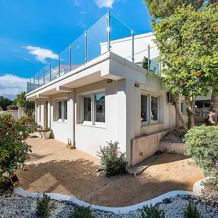 Entire Large Next To Award-winning Villa