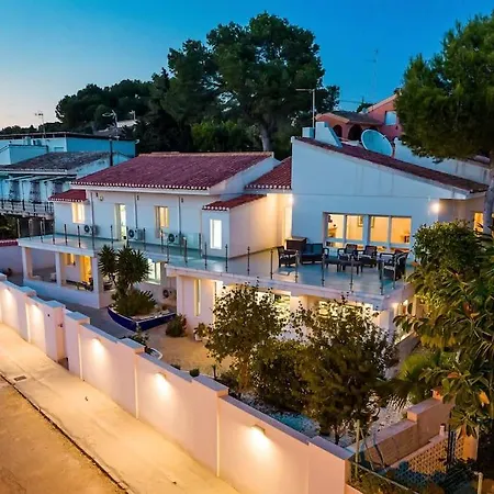 Villa Entire Large Next To Award-winning *